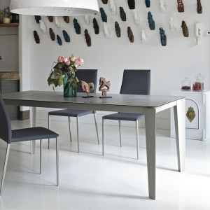 Mesa Cruz Cerámica o Mármol de Bontempi. Muebles modernos de diseño italiano.