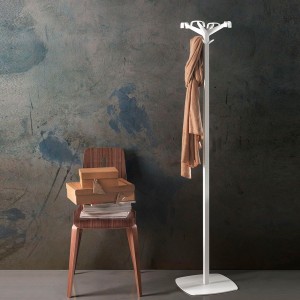 Perchero suelo Quadrangolo de Caimi. Muebles oficina diseño.