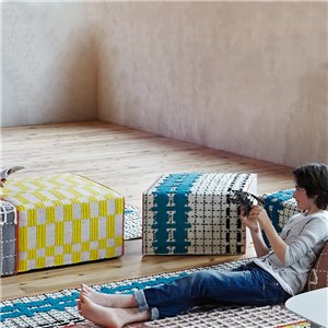 Puf Small Bandas B Yellow de GAN. Puf pequeño de sistema modular para el hogar.