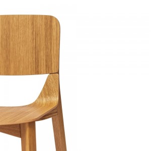 Silla Leaf madera de Ton. Sillas para comedor, amplia variedad de interiores.