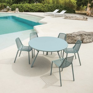 Mesa redonda Radice Quadra perfecta para ambientes exteriores de Fast.