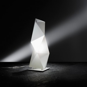 Lámpara para sobremesa Diamond. Diseño moderno e italiano de interior.
