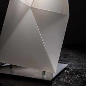 Lámpara para sobremesa Diamond. Diseño moderno e italiano de interior.