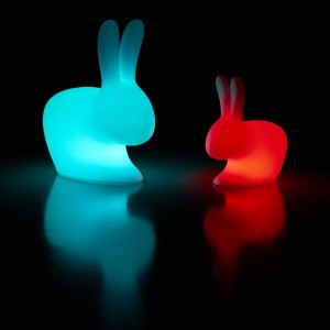 Lámpara Rabbit de Qeeboo. Muebles y complementos de exterior.