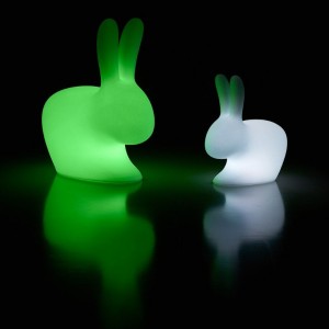 Lámpara Rabbit de Qeeboo. Muebles y complementos de exterior.