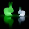 Lámpara Rabbit de Qeeboo. Muebles y complementos de exterior.