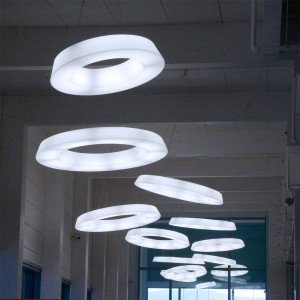 Lámpara suspensión Circular Pol con gran diseño elegante de Martinelli Luce.