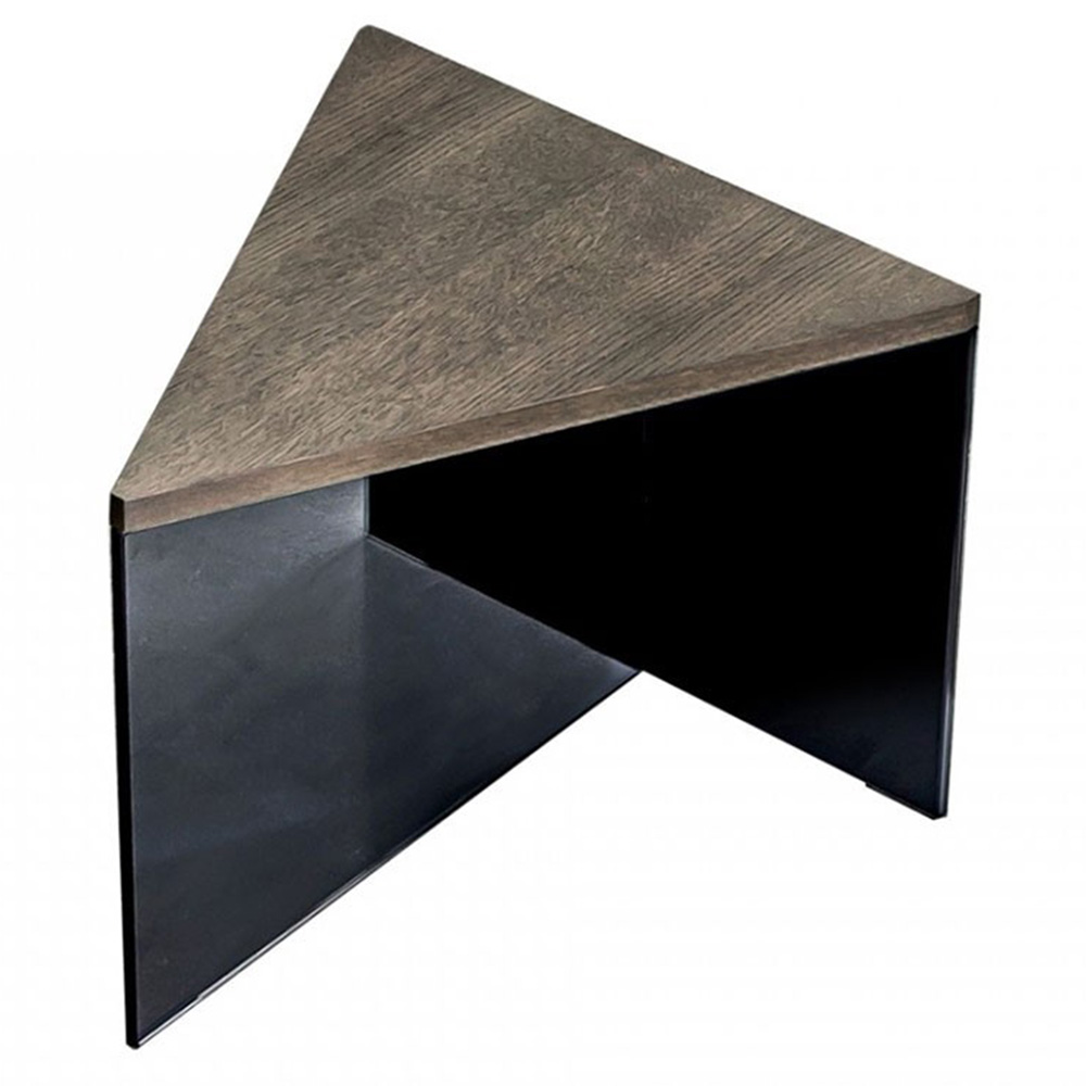 Mesa centro Regolo triangular madera de Sovet Italia. Mesas y complementos de diseño.