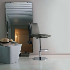 Taburete Nata Giratorio de Bontempi. Sillas y taburetes de diseño italiano.