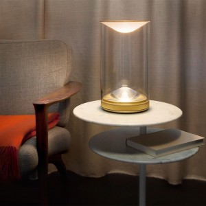 Lámpara moderna y delicada de centro de mesa Eva o EVE de Foster+Partners y Lumina.