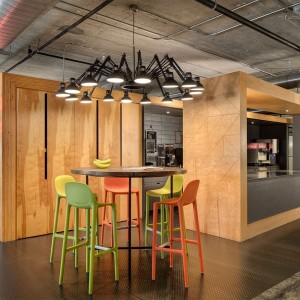 Taburete Broom de Emeco. Comprar Emeco