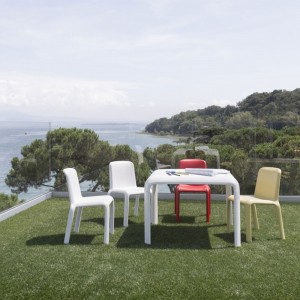 Mesa Snow de Pedrali. Mesas de diseño moderno de jardín. Mesas de exterior.