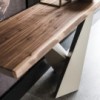 Consola Stratos de Cattelan Italia. Cónsolas con sobre de madera irregular.
