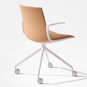 Silla Catifa Up con ruedas de Arper. Mobiliario para contract de diseño.