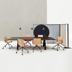 Silla Catifa Up con ruedas de Arper. Mobiliario para contract de diseño.