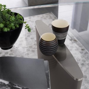 Mesa Ala semiovalada Cristal de Misura Emme. Muebles modernos de diseño.