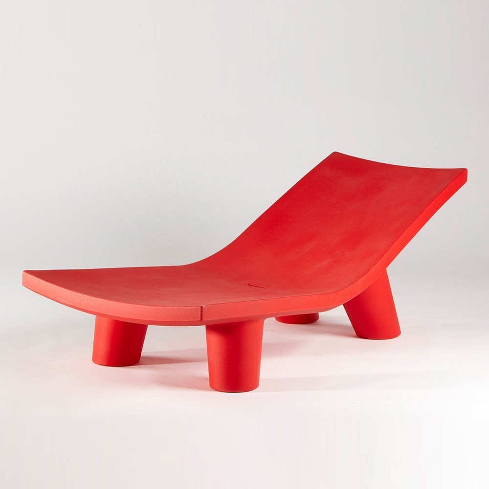 Tumbona plástico Low Lita de Slide. Tumbona exterior diseño.