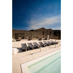 Tumbona plástico Low Lita de Slide. Tumbona exterior diseño.