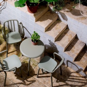 Mesa Tube redonda de Mobles 114. Mesas modernas para salones o jardines.