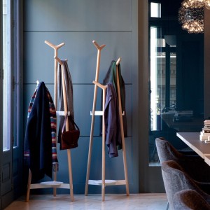 Perchero pie Forc de Mobles 114. Complementos originales para interiores.