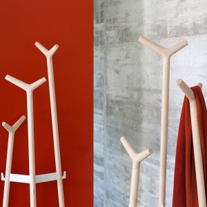 Perchero pie Forc de Mobles 114. Complementos originales para interiores.