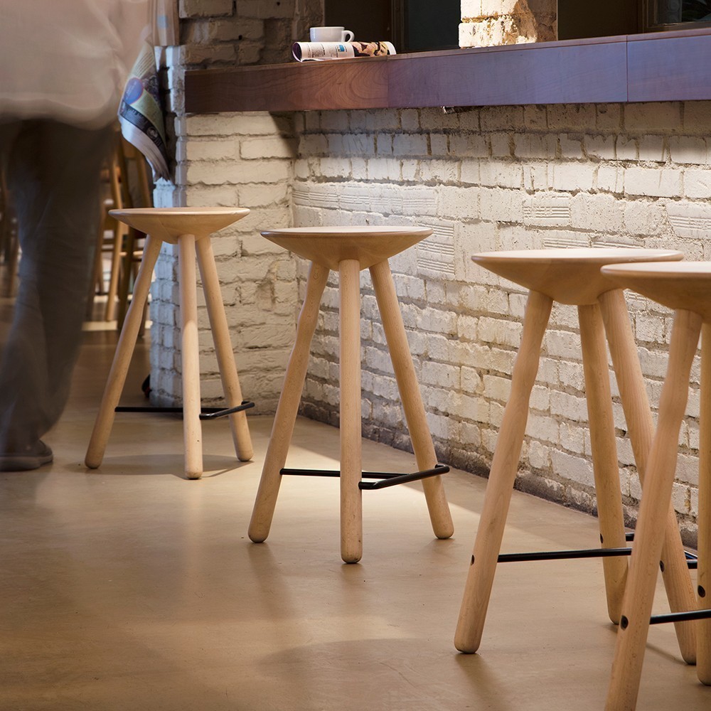 Taburete Taburete Luco de Mobles 114. Diseño moderno de taburete para interiores.