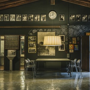 Lámpara suspensión GT7 2000 de Santa & Cole. Lámparas de diseño moderno.