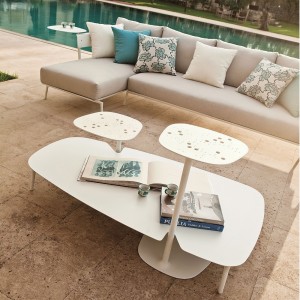 Mesa Baja Aikana de Fast elegante y moderna para espacios exteriores. Mesas bajas de terraza.