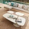 Mesa Baja Aikana de Fast elegante y moderna para espacios exteriores. Mesas bajas de terraza.