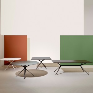 Mesa redonda Aluminio moteado Moai de Fast ideal para espacios exteriores.