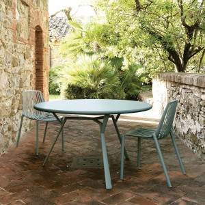 Silla Rion de Fast. Sillas de diseño apilable perfectas para exteriores de Fast.