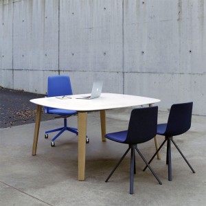Mesa LTS System redondeada de Enea. Muebles de diseño para contract.