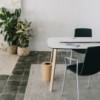 Mesa LTS System redondeada de Enea. Muebles de diseño para contract.