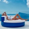 Cama fija color azul y blanca de Vondom modelo Ulm Daybed 