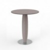 mesa redonda de Vondom color crema modelo Vases
