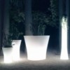 Maceteros Light Bones de Color Hielo con Luz Led y Autorriego | Vondom