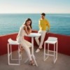 Taburete fácil de limpiar color blanco de Vondom modelo Wall Street