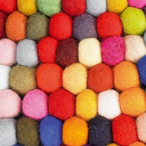 Alfombra Pinocchio de lana tejida a mano de Hay. Complementos originales.