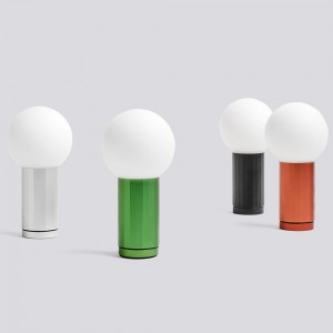 Lámpara sobremesa Turn On Hay. Diseño original y moderno para interiores.