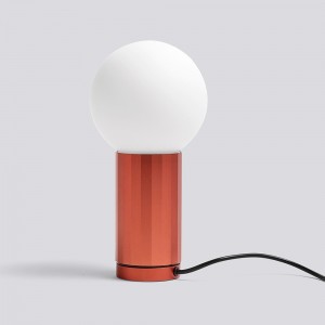 Lámpara sobremesa Turn On Hay. Diseño original y moderno para interiores.