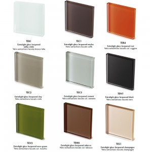 Aparador Magda bajo de Sovet Italia. Aparador bajo de cerámica y espejo.