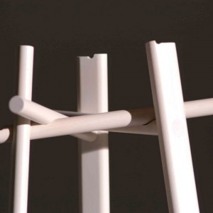 Perchero diseño en madera HCB de Horm. Complementos de diseño italiano.