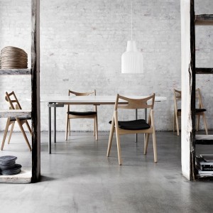 Silla CH29 en tela de Carl Hansen and Son. Sillas de diseño moderno.  