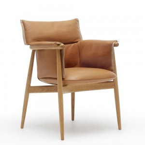 Silla E005 Embrace Chair en piel de Carl Hansen and Son. Sillas nordicas.