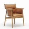 Silla E005 Embrace Chair en piel de Carl Hansen and Son. Sillas nordicas.