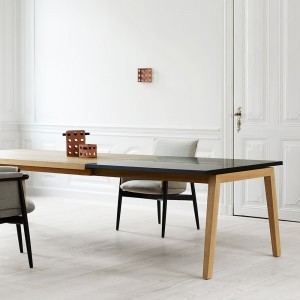 Mesa SH900 extensible de Carl Hansen and Son. Diseño elegante y moderno.