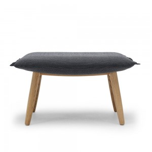 Reposapiés E016 Embrace en tela moderno y cómodo de Carl Hansen and Son.