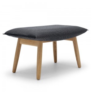 Reposapiés E016 Embrace en tela moderno y cómodo de Carl Hansen and Son.