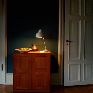 Lámpara VL38 Sobremesa de Louis Poulsen.