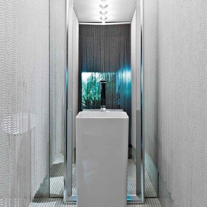 Espejo moderno Yume de aluminio de Horm.